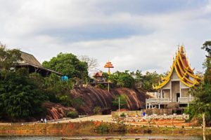 โซ่พิสัย-วัดถ้ำจันทน์เป็นอีกหนึ่งสถานที่พระธุดงค์กรรมฐานได้แวะเวียนมาพักและปฏิบัติธรรมมากมาย