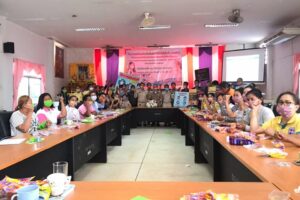 อำเภอศรีวิไลร่วมกับ ตำบลชุมภูพร ดำเนินการฝึกอบรมผลิตหน้ากากอนามัย