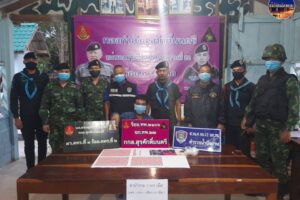 บึงโขงหลง ตำรวจทหารจับหนุ่มวัย21ขณะขนยาบ้าส่งลูกค้าจำนวน 1,564 เม็ด