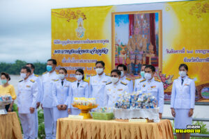 จังหวัดบึงกาฬ จัดพิธีตักบาตรเฉลิมพระเกียรติ เนื่องในโอกาสมหามงคล วันเฉลิมพระชนมพรรษา พระบาทสมเด็จพระเจ้าอยู่หัว 28 กรกฎาคม 2563