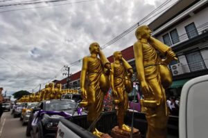กลุ่มนิตยสารศิลปินดาราสายบุญ ร่วมกับชาวจังหวัดบึงกาฬ แห่พระสีวลี 108 องค์ รอบเมืองบึงกาฬ
