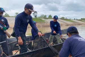 สำนักงานประมงจังหวัดบึงกาฬ ลงพื้นที่รื้อถอนเครื่องมือทำการประมงผิดกฎหมาย พร้อมรณรงค์สร้างความตระหนักรู้แก่ประชาชน ตามมาตรการอนุรักษ์ทรัพยากรสัตว์น้ำ นอกฤดูวางไข่