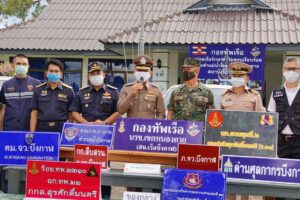 บึงกาฬ ตำรวจยึดรถเตรียมส่งลาว ขณะขับออกจากฝั่งไทยไปลาว