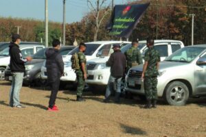 ทหารพรานบุกยึดรถโจรกรรมข้ามชาติ8 คันรวด รอส่งข้ามโขง