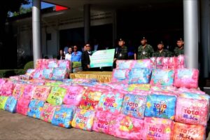 สมาคมนักธุรกิจไทย-เวียดนาม มอบผ้าห่มช่วยประชาชนสู้ภัยหนาว ผ่านกองกำลังสุรศักดิ์มนตรี จ.อุดรธานี