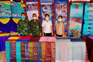 กรมทหารราบที่ 13 ประชาสัมพันธ์ เยี่ยมชมสินค้าและผลิตภัณฑ์ โครงการพระราชดำริ ผลิตผ้าไหมพื้นบ้าน สร้างสรรค์นวัตกรรมจากผ้าไหม