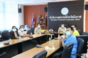 สำนักงานสหกรณ์จังหวัดบึงกาฬ มอบเงินชดเชยดอกเบี้ย