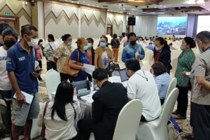 แห่ดูแนวถนนอุดร-บึงกาฬทับบ้าน-ที่ดิน มูลค่า 2 หมื่นล้าน