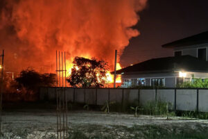 บึงกาฬ เกิดเหตุไฟไหม้ร้านขายยางรถยนต์วอด 6 ล้านบาท