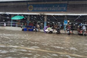 บึงกาฬ ฝนถล่มติดต่อกันเกิดน้ำท่วมขังน้ำรอระบายปัญหาซ้ำซากมาหลายปี