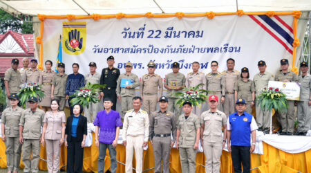 บึงกาฬ ผู้ว่ามอบโล่รางวันดีเด่นให้แก่เทศบาลตำบลป่งไฮ ที่สร้างผลงานดีเด่น 7 ปีซ้อน